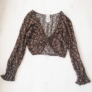 Floral long sleeve crop top with twist